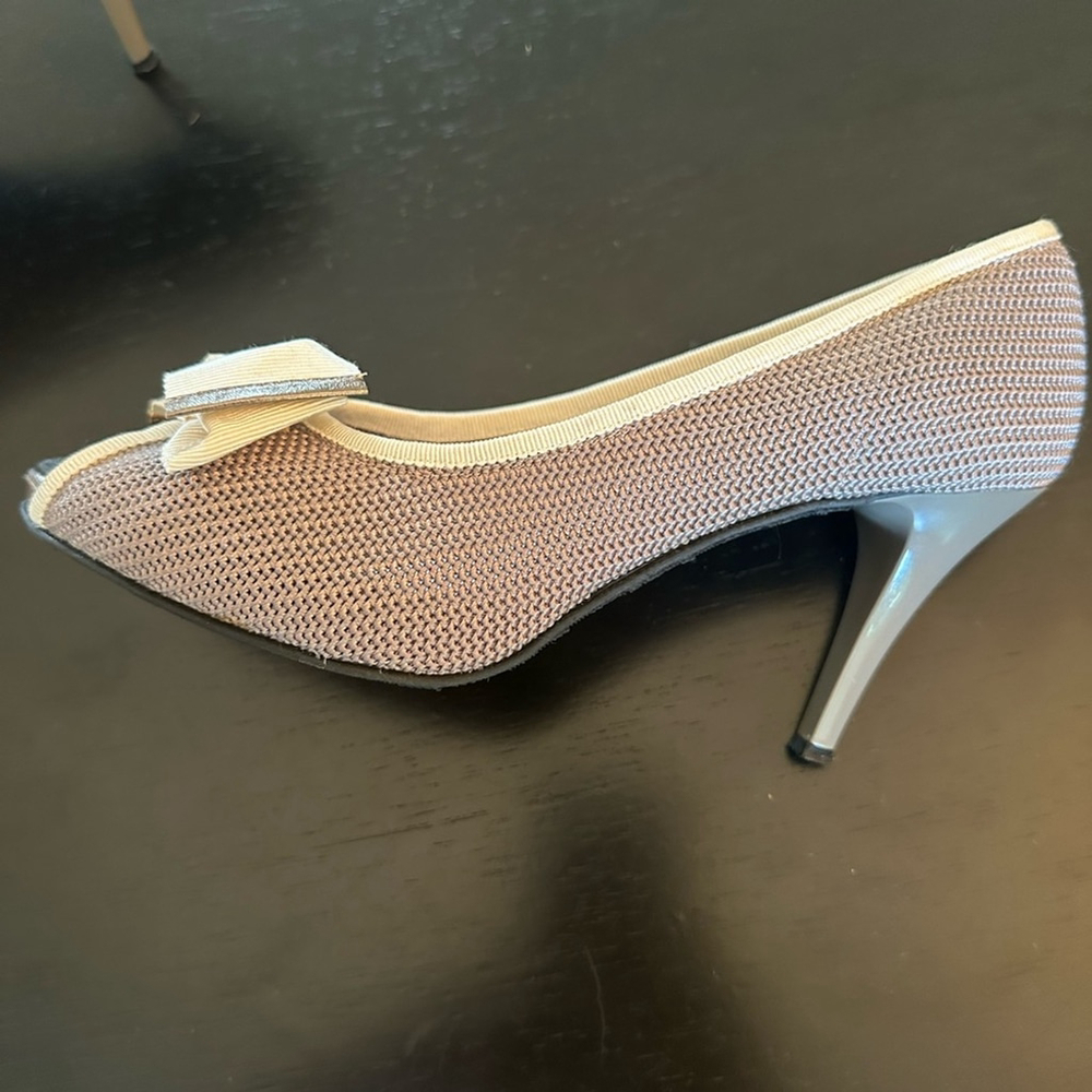 RON WHITE PEEP TOE ALL DAY HEELS W/CONTRASTING BOW & TRIM, MESH FABRIC SZ 38.5 - Picture 3 of 11